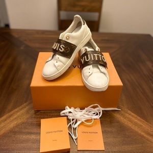 Louis Vuitton Signature Logo Fashion Sneakers